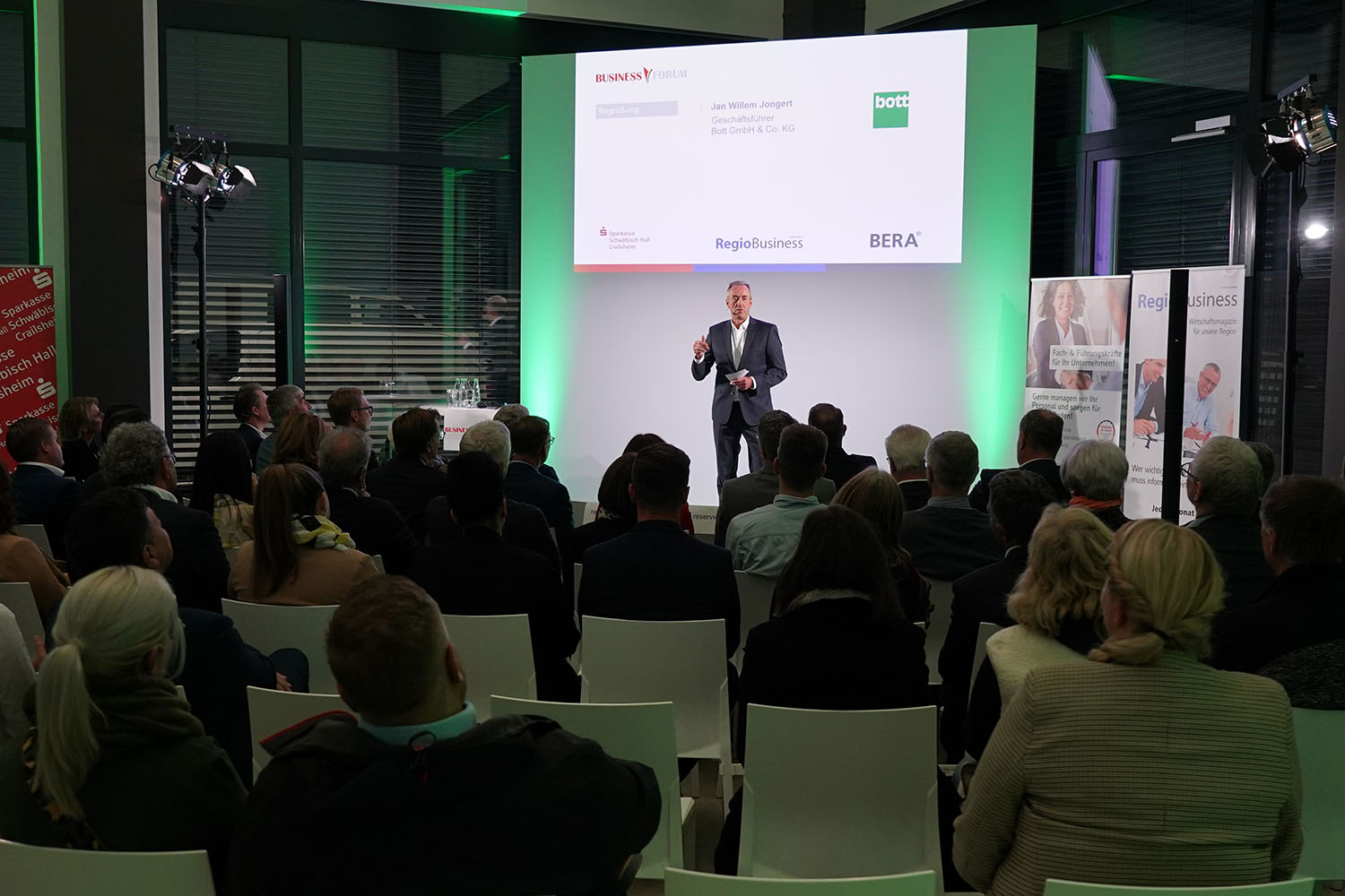 Im Ausstellungsraum des bott Kundencenters fanden die Vorträge des BusinessForum statt