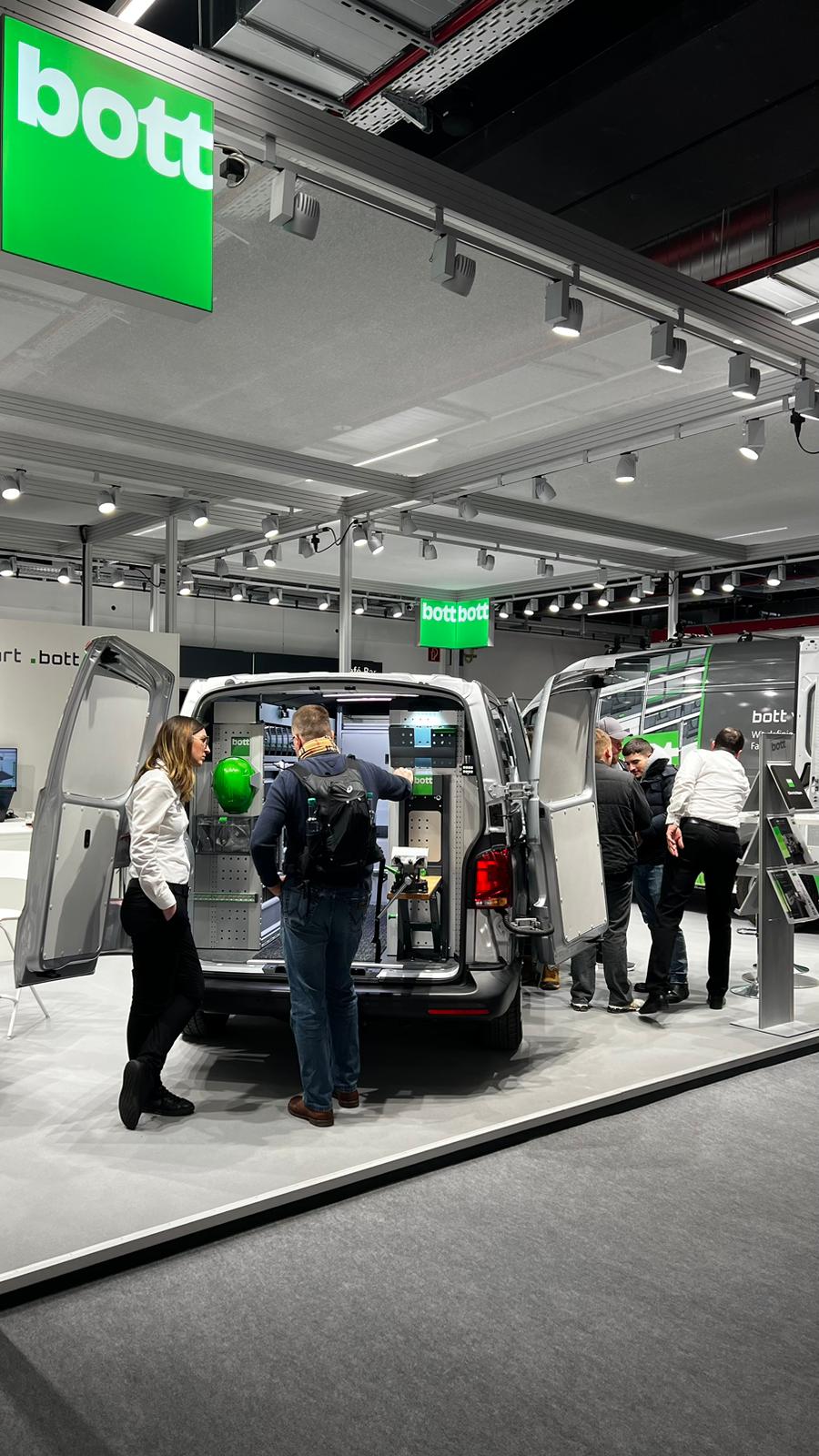 ISH_Messebilder_Messestand_Einblick-in-den-Van.JPG