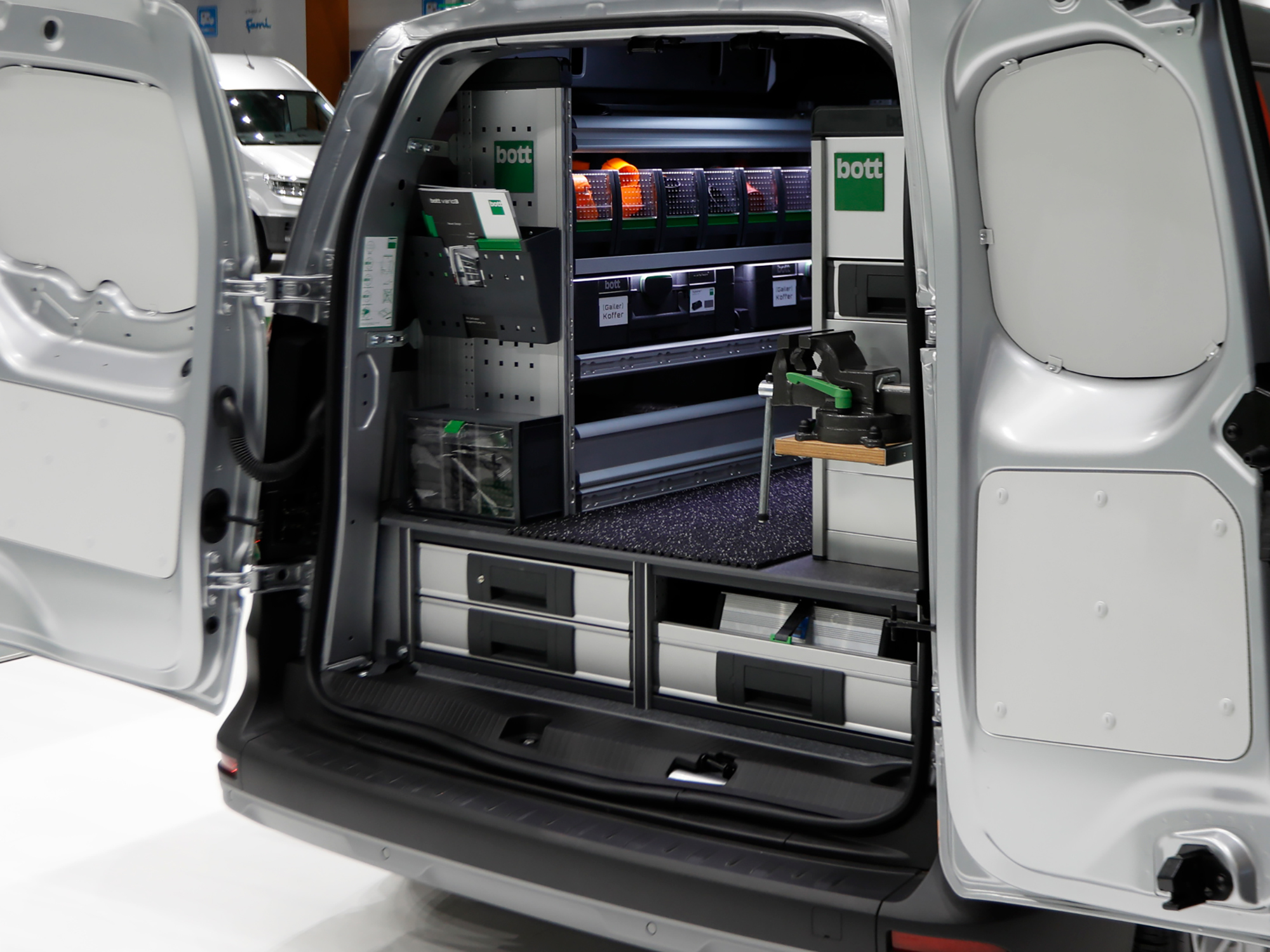 Bild2-Renault-Kangoo-mit-Unterflurmodul.jpg