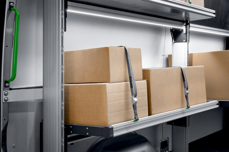 Klappregal Mercedes Sprinter mit Kartons im Regal