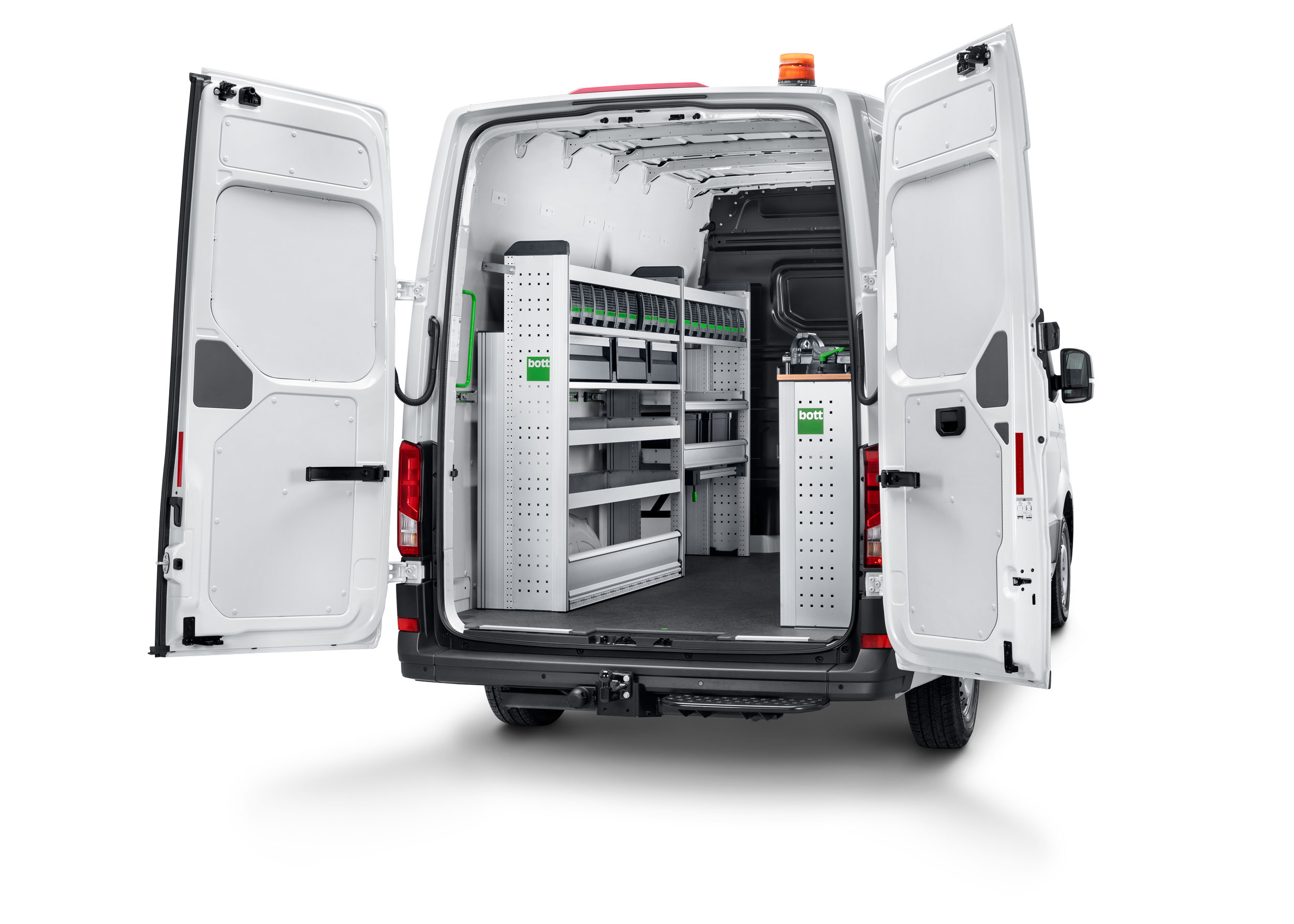 Großraumtransporter MAN TGE mit offener Hecktüre. Ausgebaut mit der bott vario3 Fahrzeugeinrichtung.