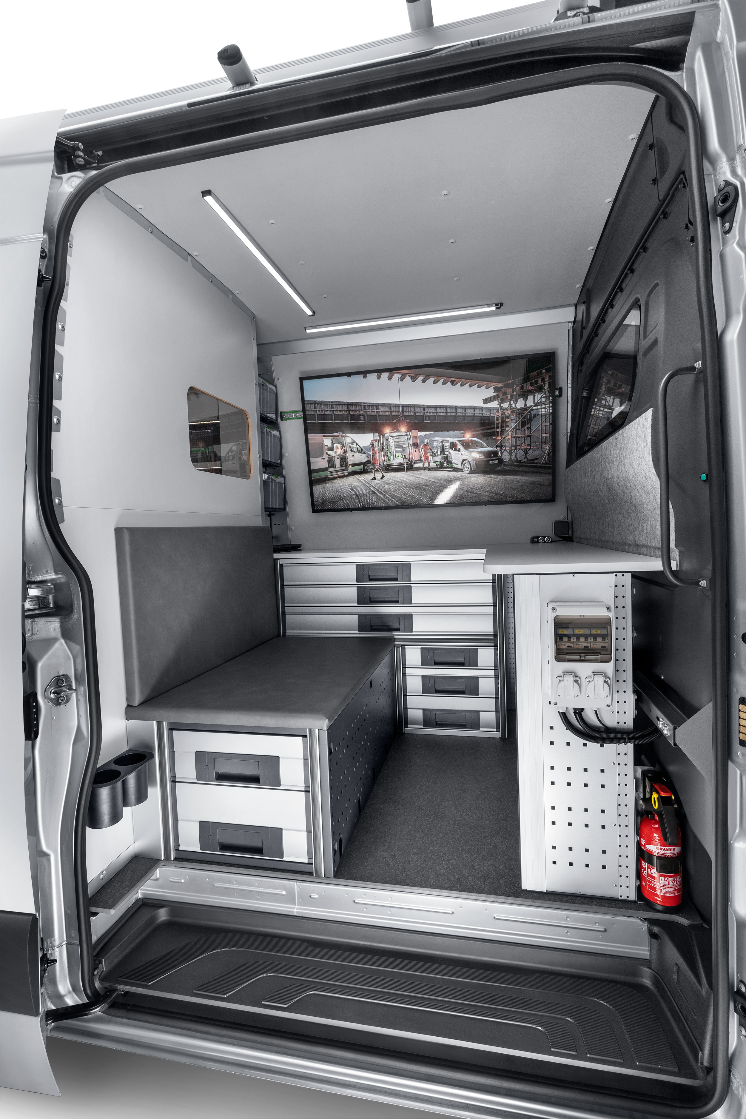 Bild4-Mercedes-Benz-Sprinter-mit-bott-Ausbau-Seitentür.jpg