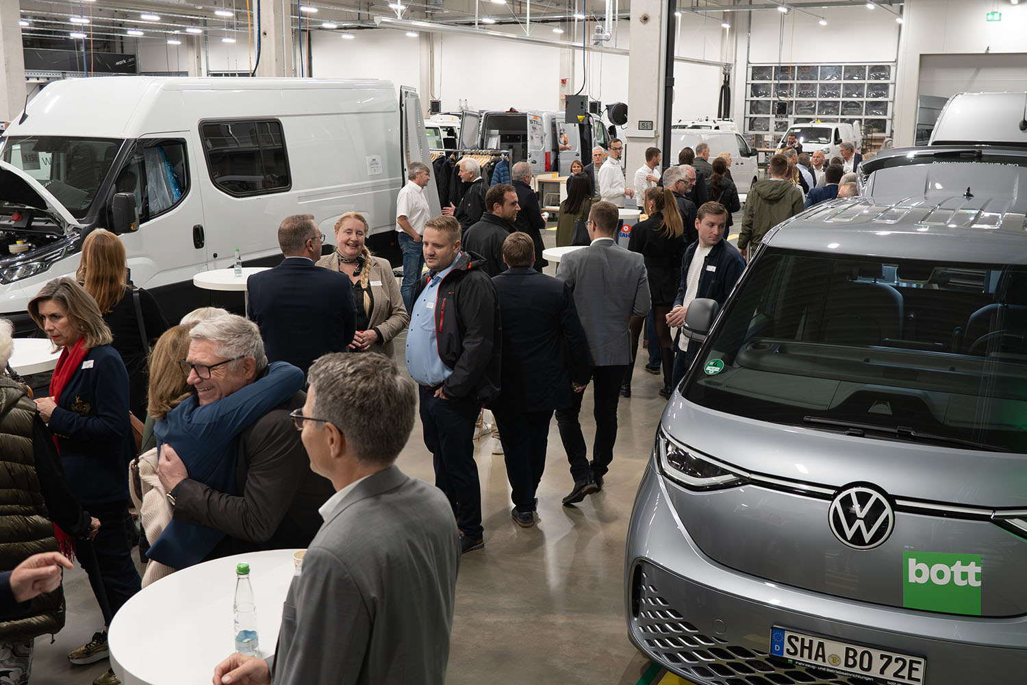 Vorführ- und Kundenfahrzeuge während des BusinessForum im bott Kundencenter