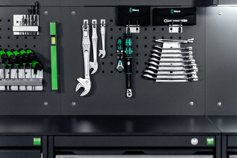 News Installateur perfo Lochplatte mit Werkzeug