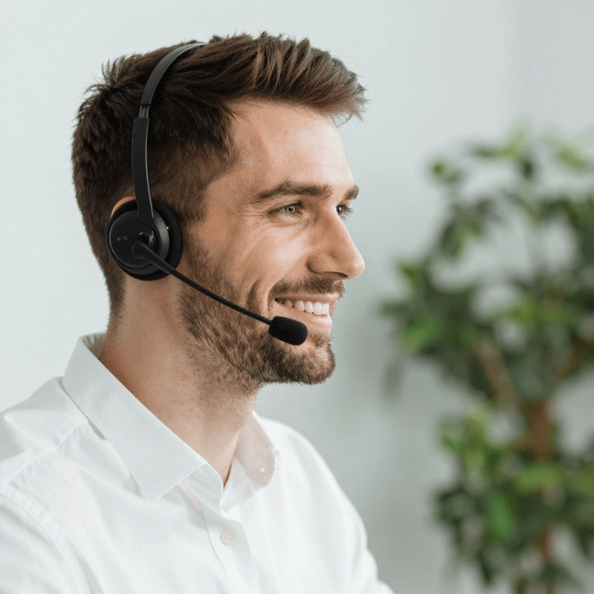 Serviceperson mit Headset