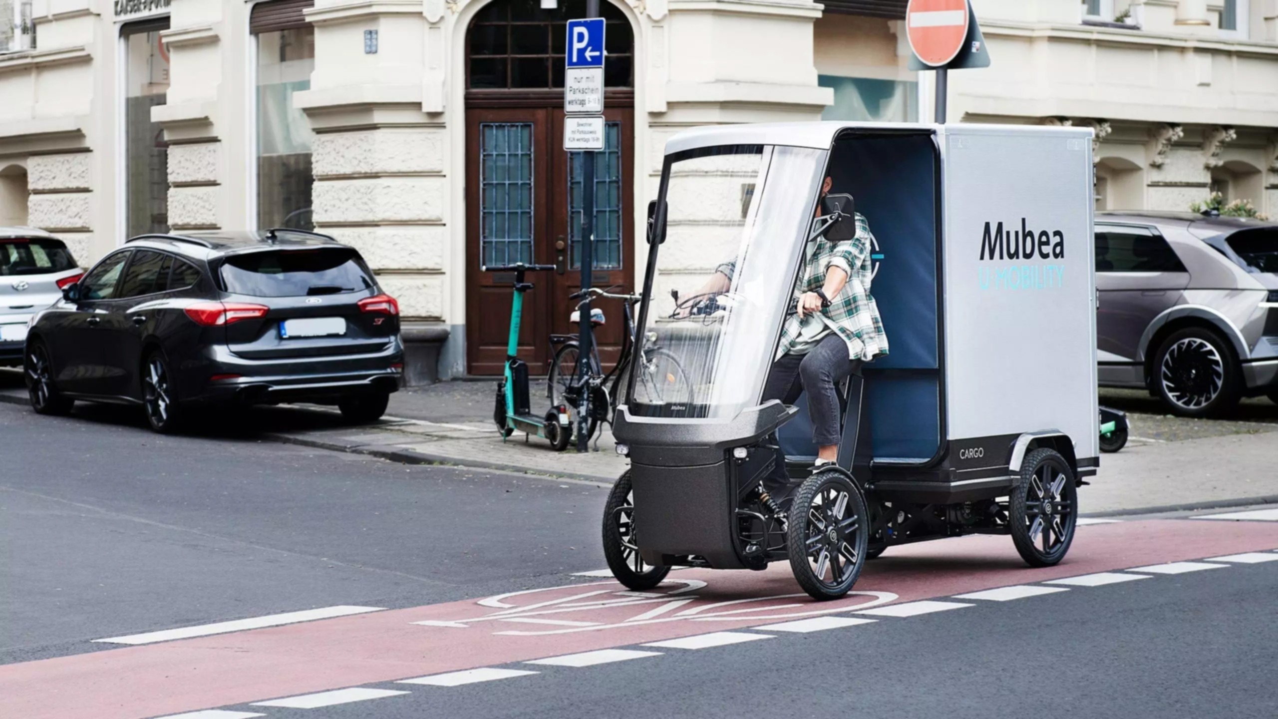 Das agile Elektrolastenrad von MUBEA U-Mobility Cargo PACK ist dank seiner Kompaktheit bestens für den großstädtischen Betrieb ausgelegt.