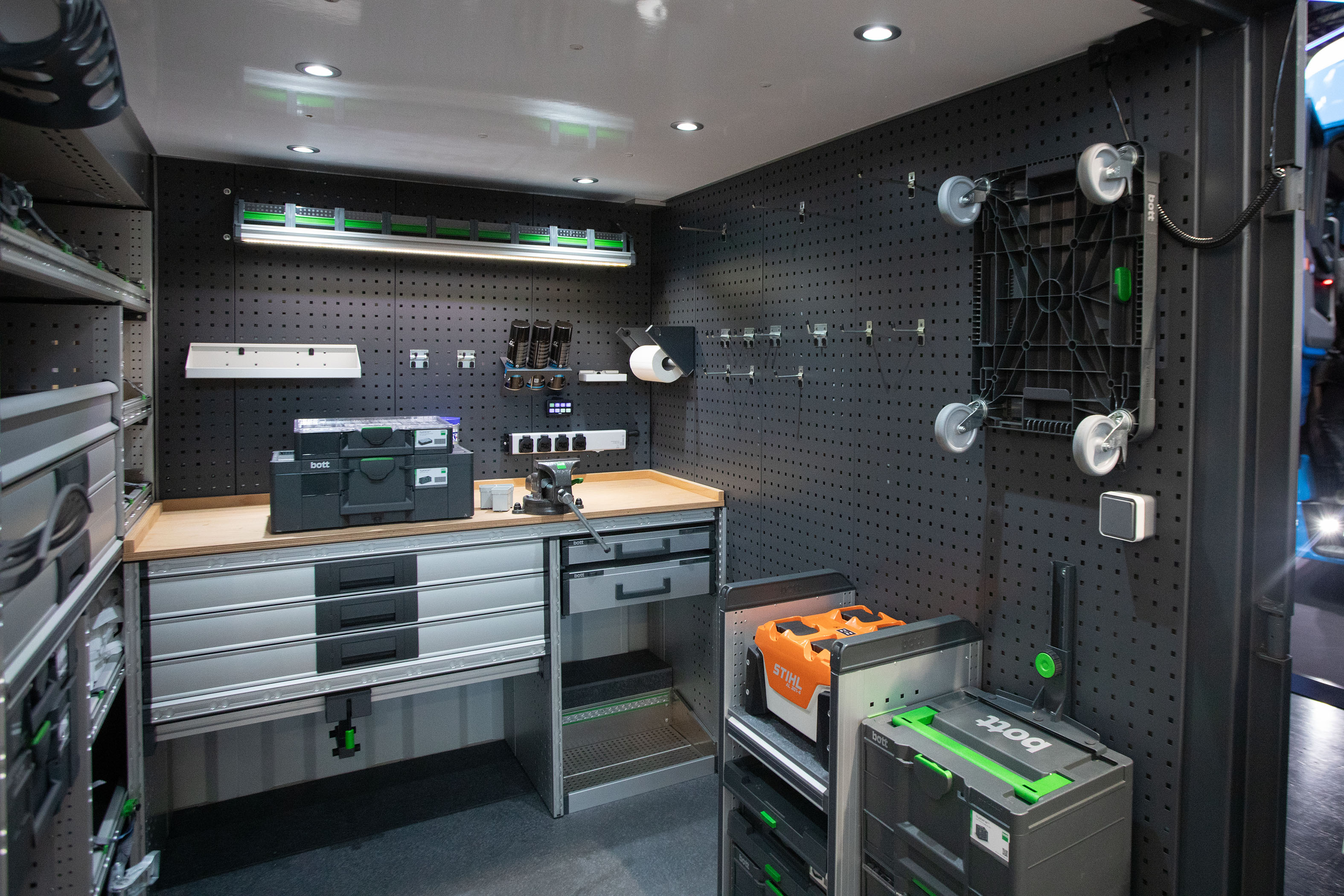 Bild3-bott-Messestand-bauma-2025-Urheber-Bott-GbmH-&-Co.-KG.jpg
