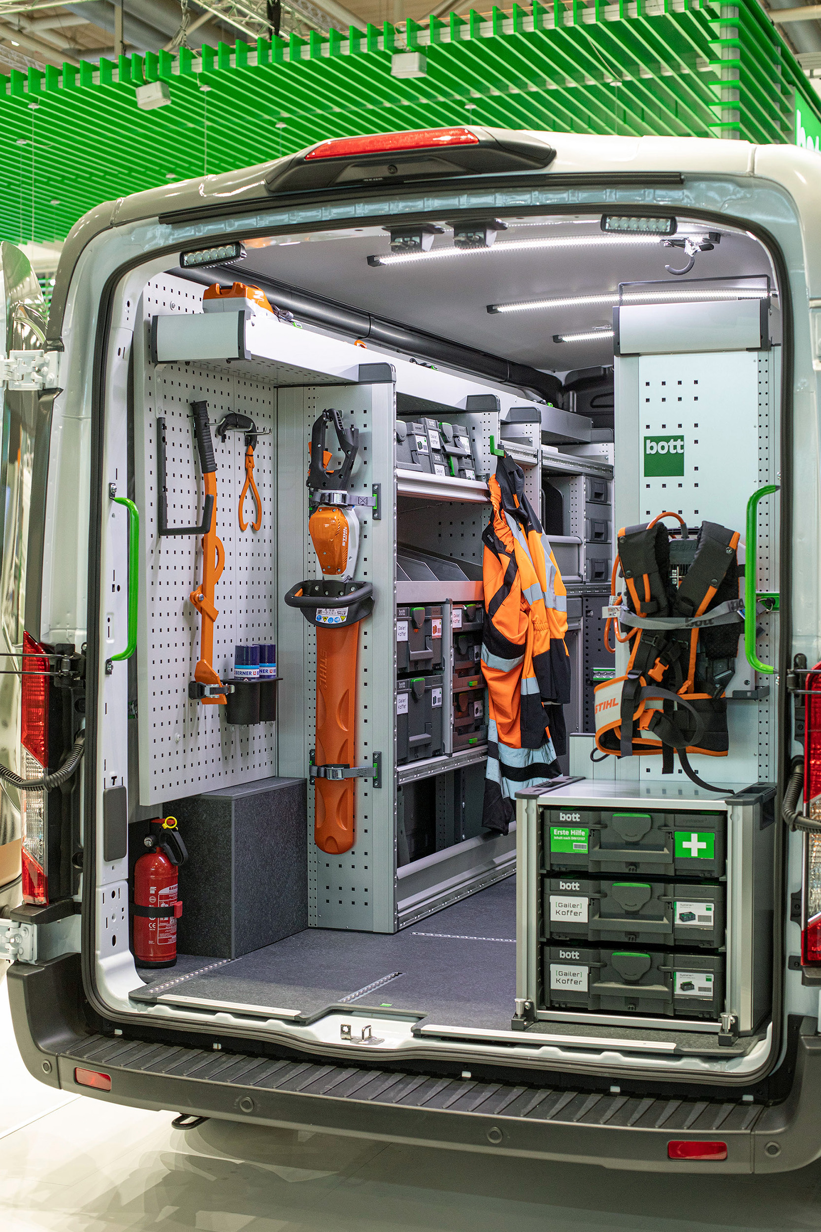 Bild1-Ford-Transit-mit-bott-vario3-powered-by-STIHL-Urheber-Bott-GmbH-&-Co.-KG.jpg