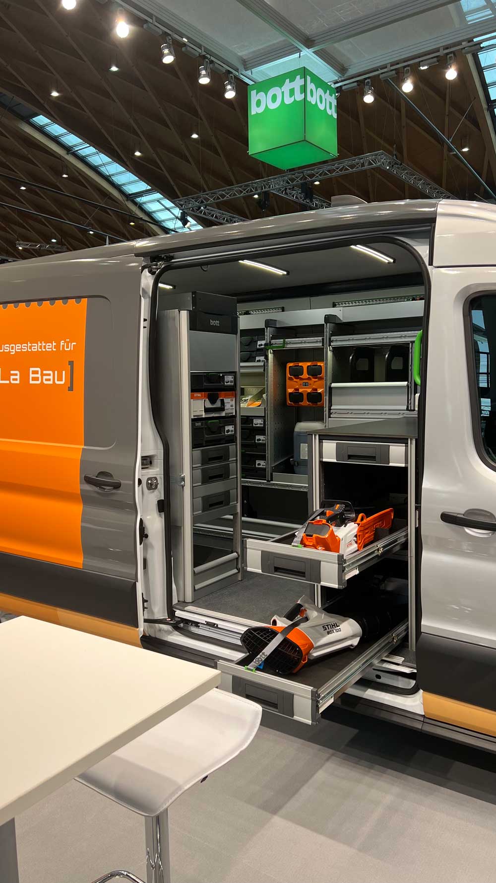 Nufam_2023-Fahrzeug-mit-STIHL.jpg