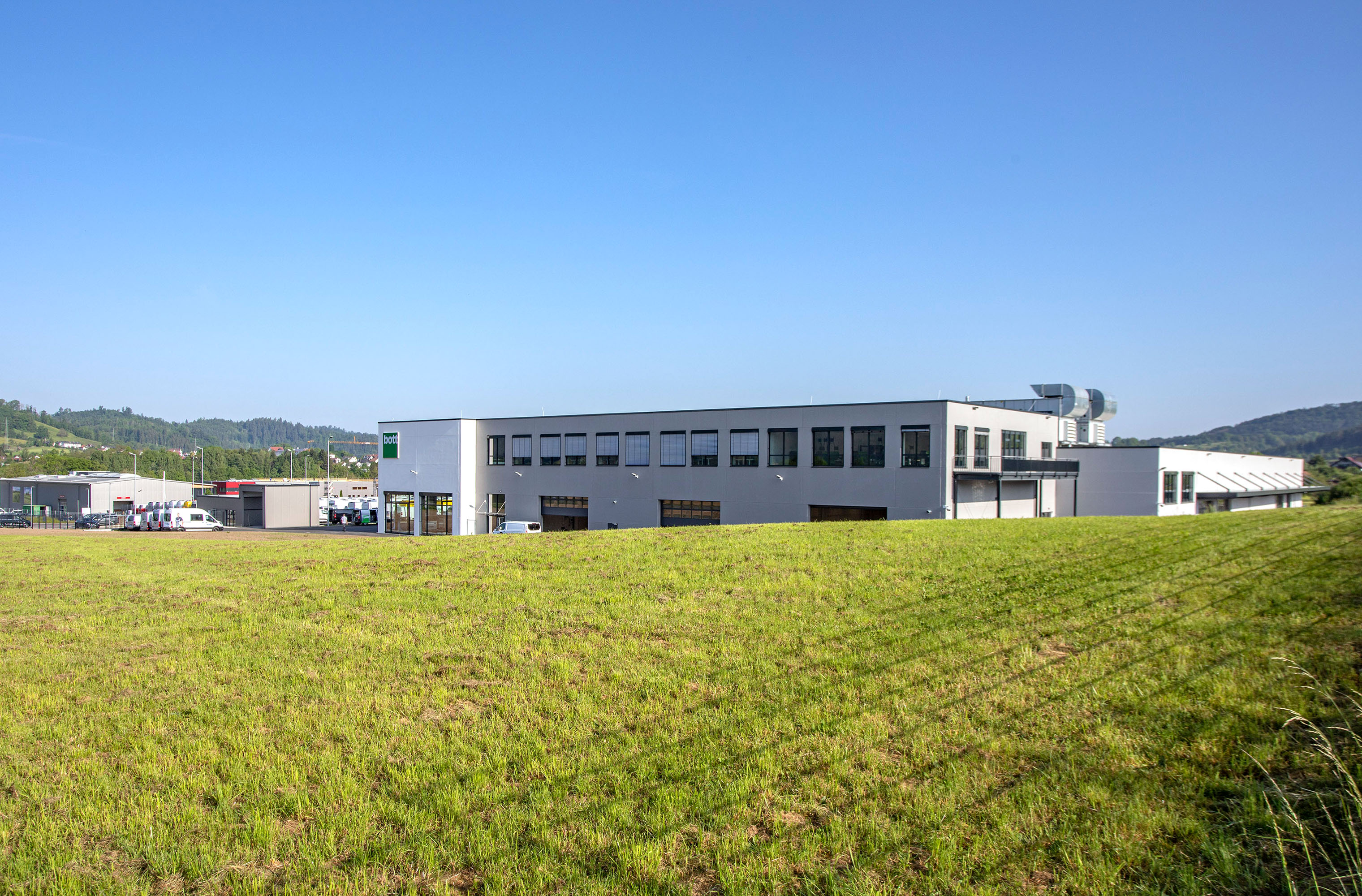 Das Grundstück des neuen Kundencenters von bott in Gaildorf Münster ist ausreichend groß für zusätzliche Erweiterungsbauten.