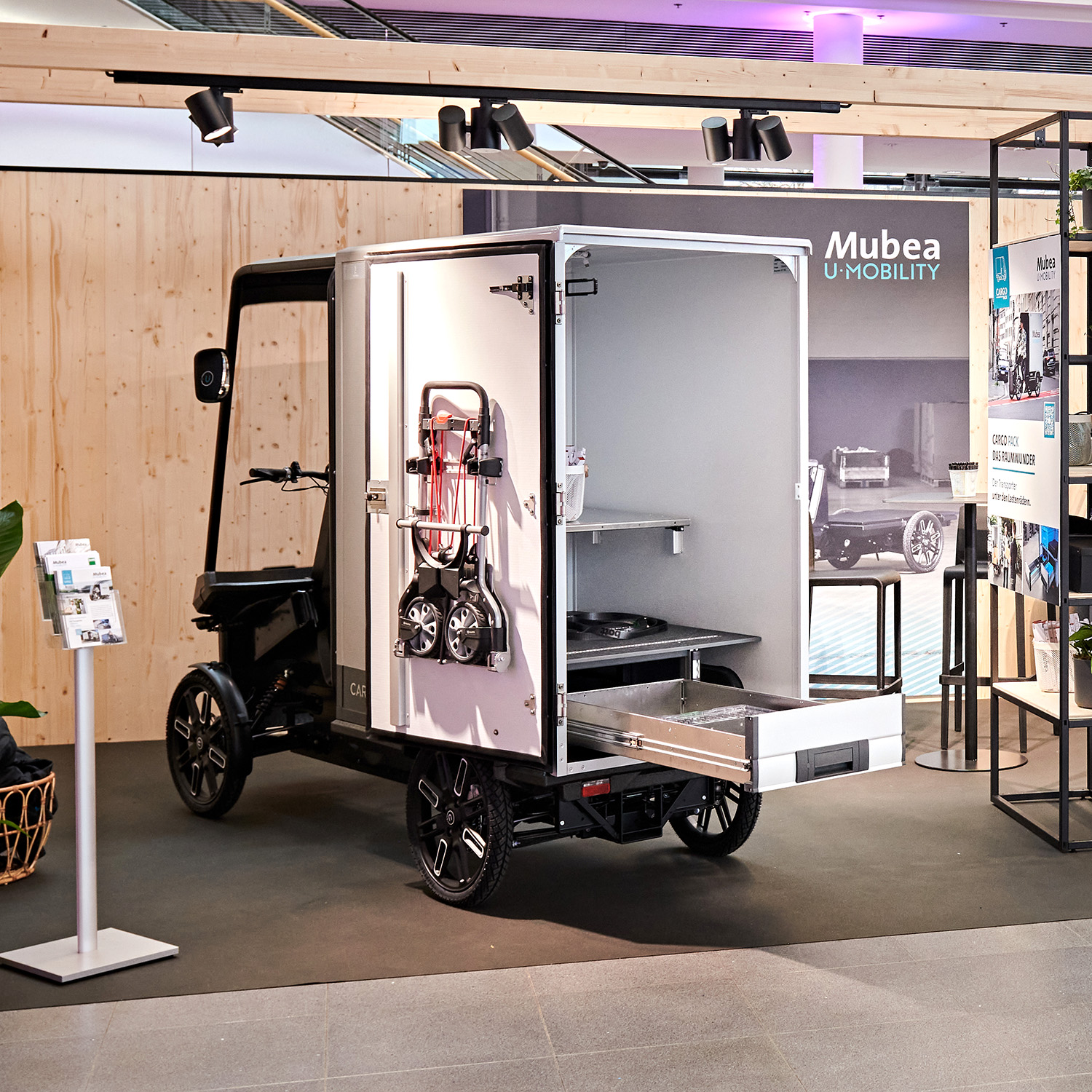 Das MUBEA U-Mobility Cargo PACK E-Lastenrad mit bott Unterflurmodul für Handwerker im urbanen Raum
