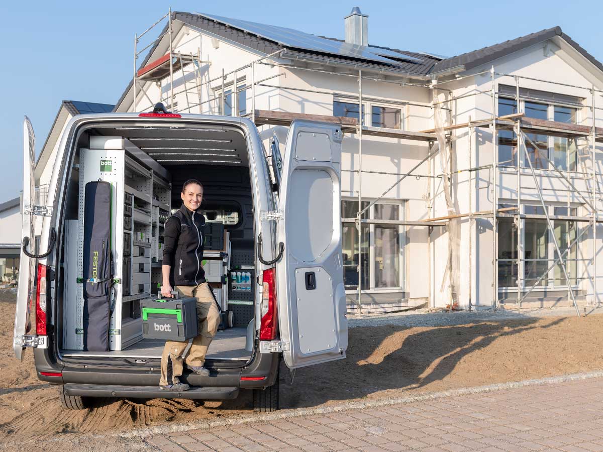 van racking system in a Mercedes Sprinter for craftsmen